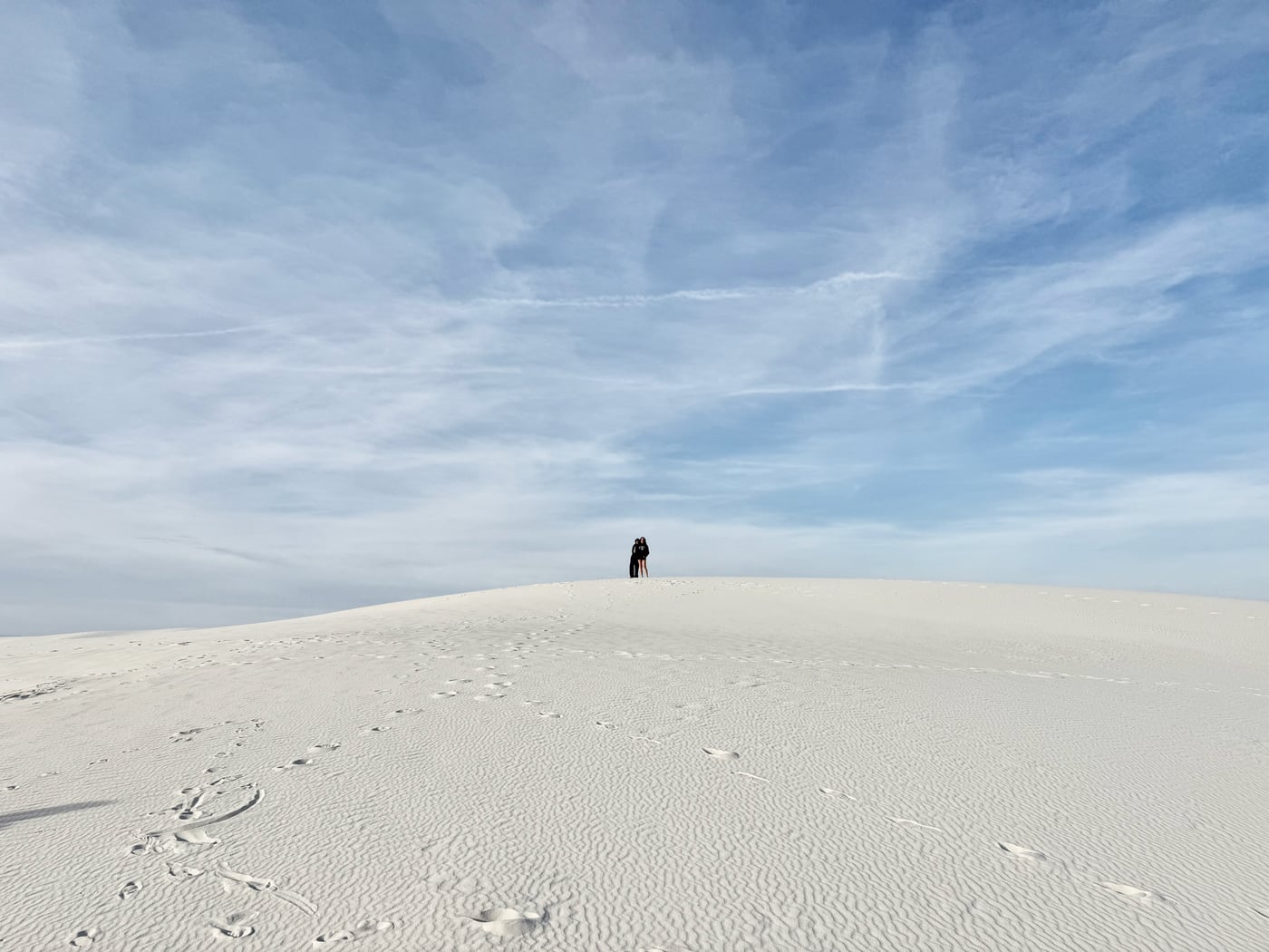Endless white sands and girls standing in the distance, White Sands National Park