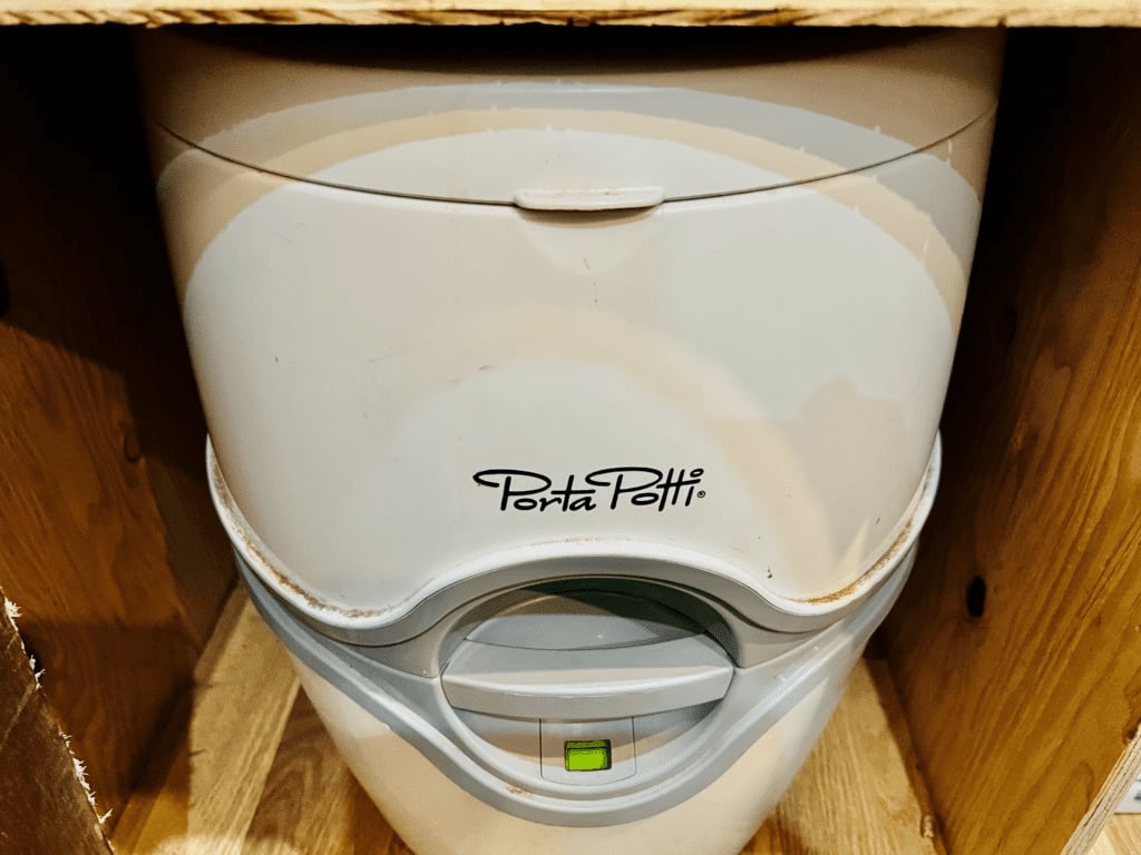 Porta Potti Curve chemical toilet
